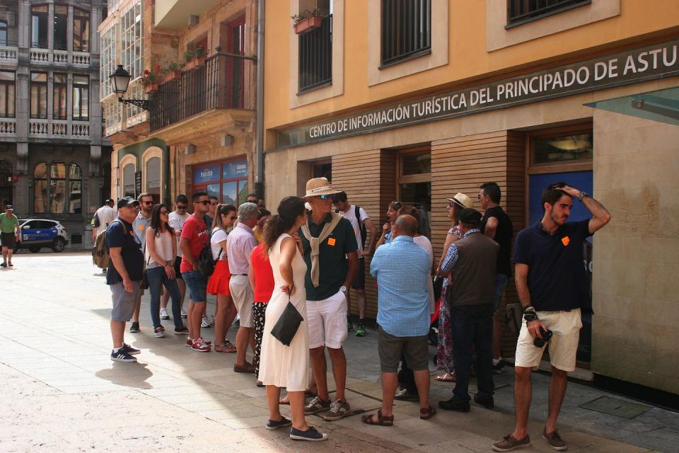 Turistas en Oviedo, Asturias. <a href="https://www.flickr.com/photos/46322086@N04/42031890990/" rel="nofollow noopener" target="_blank" data-ylk="slk:Jusotil_1943/Flickr;elm:context_link;itc:0;sec:content-canvas" class="link ">Jusotil_1943/Flickr</a>