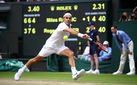 Britain Tennis - Wimbledon - All England Lawn Tennis & Croquet Club, Wimbledon, England - 8/7/16 Switzerland's Roger Federer in action against Canada's Milos Raonic REUTERS/Clive Brunskill/Pool