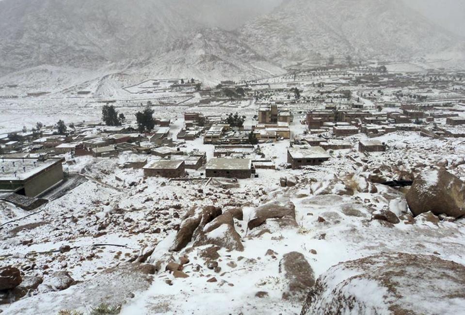 A general view shows the Saint Catherine's monastery in central Sinai, covered with snow during a very cold weather in Egypt, December 14, 2013. A powerful winter storm sweeping the eastern Mediterranean this week is causing mayhem across the region and inflicting extra hardships on Syrians convulsed in civil war and on refugees who have fled the fighting. The storm, named Alexa, is expected to last until Saturday, bringing more snow, rain and cold to swathes of Turkey, Syria, Lebanon, Jordan, Israel, the Palestinian territories and Egypt. Picture taken December 14, 2013. REUTERS/Stringer (EGYPT - Tags: RELIGION ENVIRONMENT)