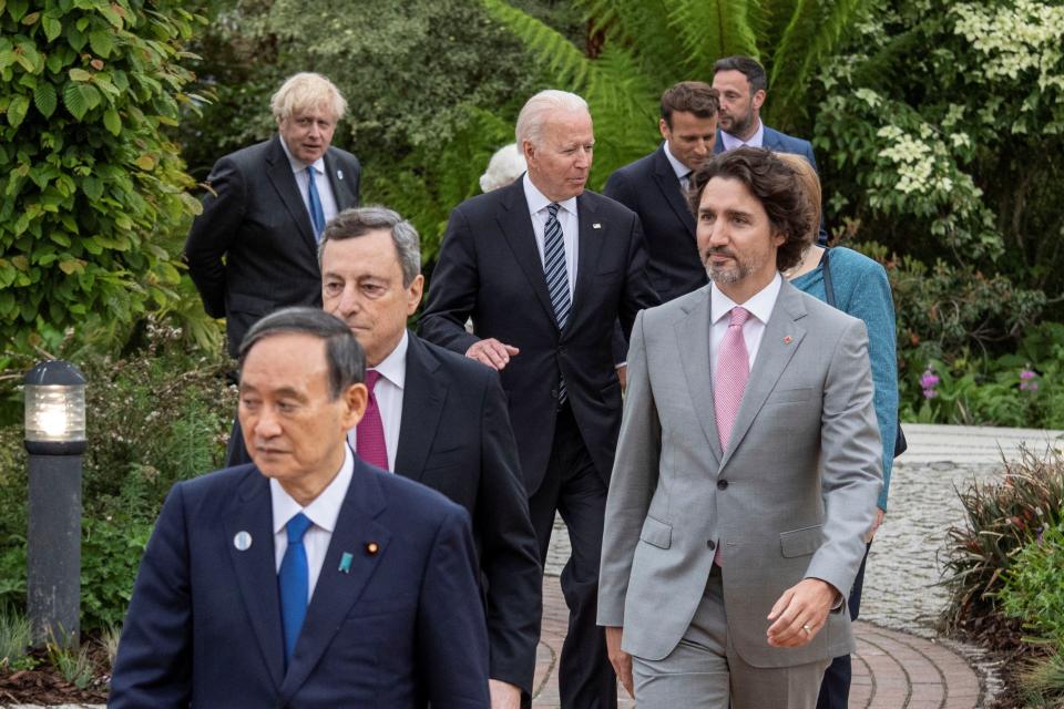 Japan's Prime Minister Yoshihide Suga, Italy's Prime Minister Mario Draghi, Canada's Prime Minister Justin Trudeau, U.S. President Joe Biden, German Chancellor Angela Merkel, France's President Emmanuel Macron, Britain's Prime Minister Boris Johnson and Britain's Queen Elizabeth attend a drinks reception on the sidelines of the G7 summit, at the Eden Project in Cornwall, Britain June 11, 2021. Jack Hill/Pool via REUTERS