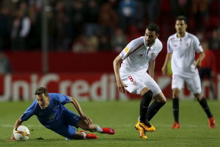 Football Soccer - Sevilla v Molde FK- UEFA Europa League Round of 32 First Leg - Ramon Sanchez Pizjuan stadium, Seville - 18/2/16 Sevilla's Vicente Iborra (C) and Molde's Mattias Mostrom in action. REUTERS/Marcelo del Pozo