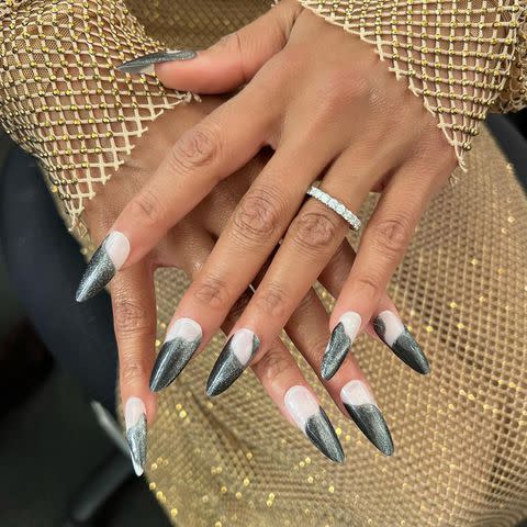 <p><a href="https://www.instagram.com/julieknailsnyc" data-component="link" data-source="inlineLink" data-type="externalLink" data-ordinal="1">@julieknailsnyc</a></p>