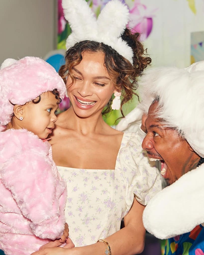 <p>Nick Cannon, Alyssa Scott & Halo Marie Cannon</p>