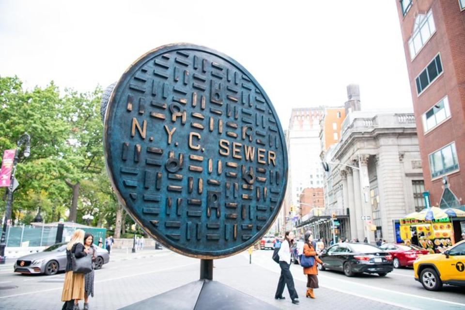 The flip side of the statue depicts a sewer manhole (Union Square Partnership)
