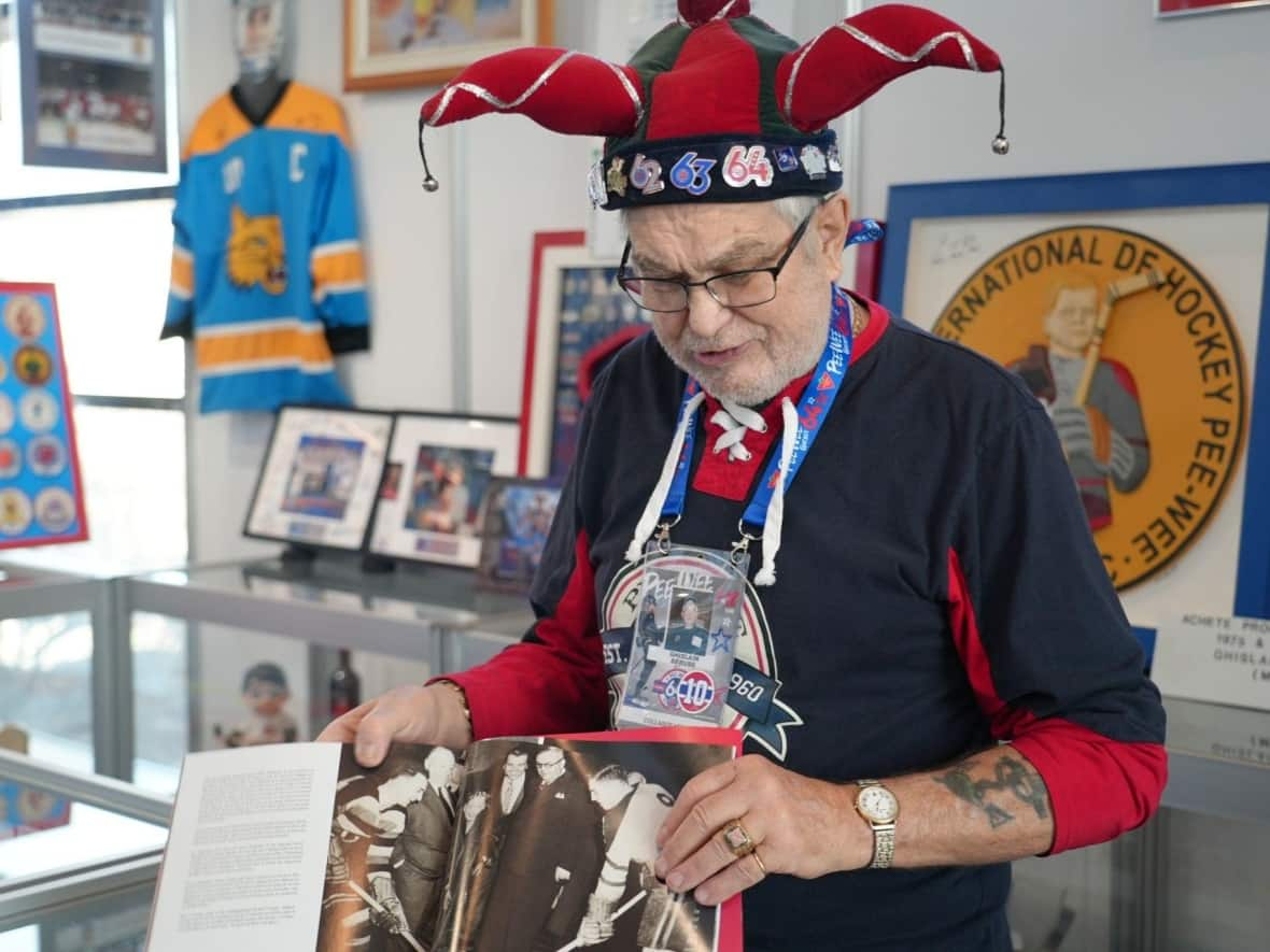 The stolen photo was part of the personal collection of longtime volunteer, Ghislain Bérubé, who's also called Mr. Peewee.  (Bruno Giguere/Radio-Canada - image credit)