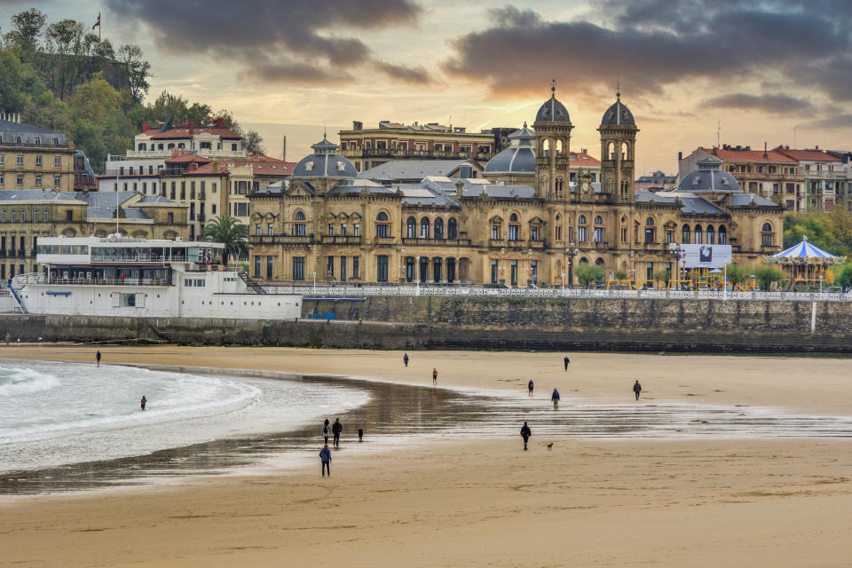 <p>Las casas ofrecidas en alquiler en San Sebastián entre enero y marzo de 2022 tenían un precio medio de 1.145 euros mensuales. (Foto: Getty Images).</p> 