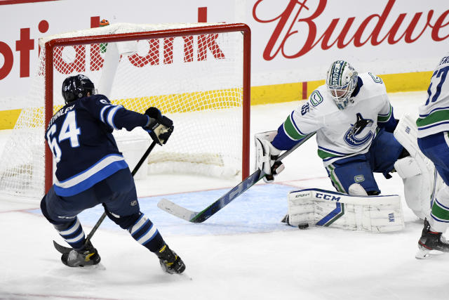 Wheeler helps Jets beat Canucks, clinch 3rd place in North - The