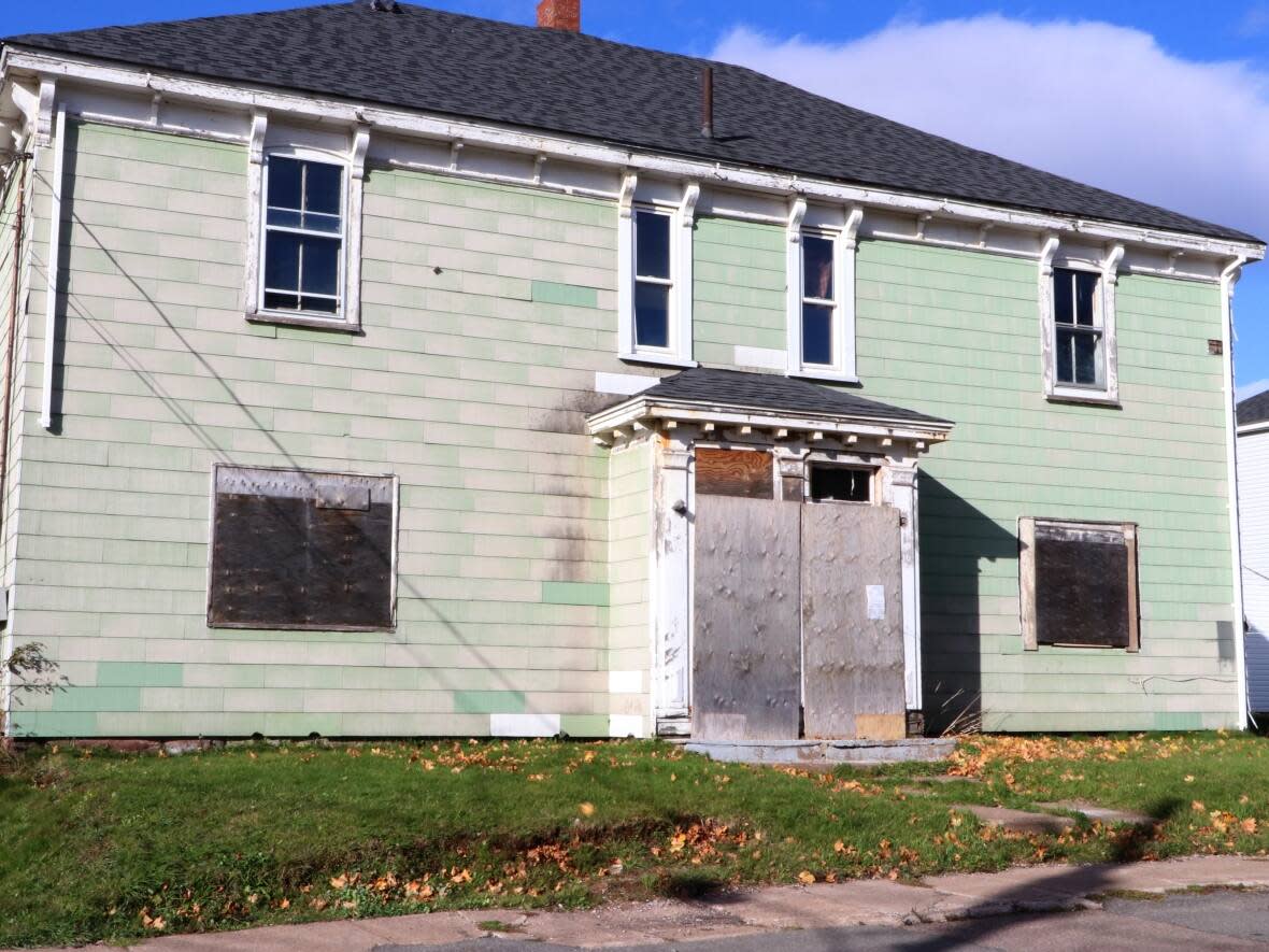 This building on Prince Arthur Street is being made available by the Town of Amherst to not-for-profit groups to be used as affordable housing. (Town of Amherst - image credit)