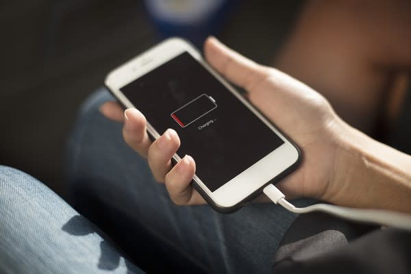 手機若放高溫下，電池將永久損壞。（示意圖／翻攝自Pixabay）