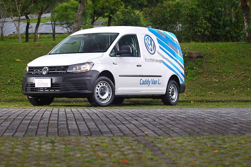 Caddy Maxi Van擁有3,006mm軸距，車長也達4,878mm直逼E-Class的境界。