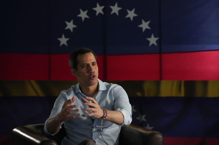 El líder opositor venezolano Juan Guaidó, el jueves 10 de febrero de 2022, en Caracas. (AP Foto/Ariana Cubillos, Archivo)