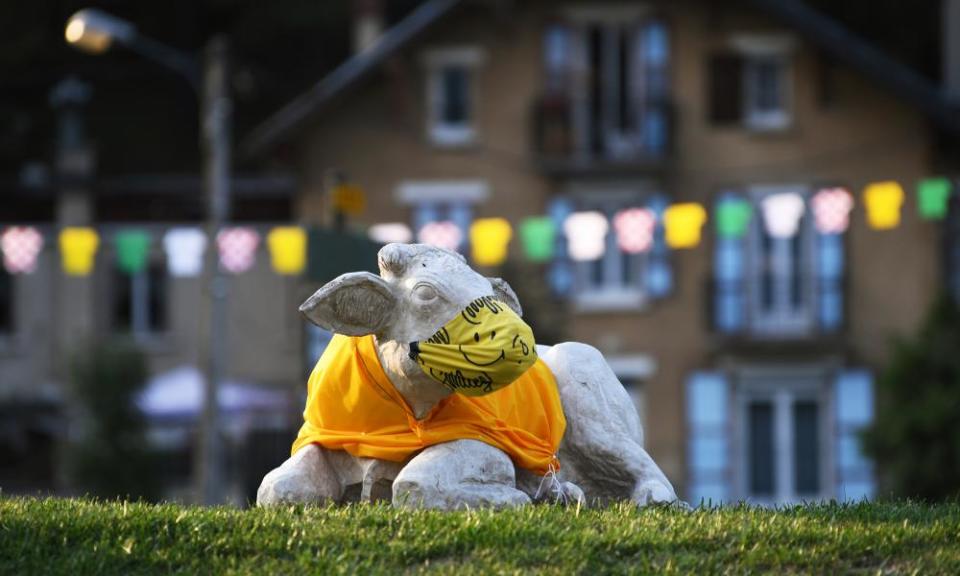 Cow statue sporting a yellow jersey during Stage 16 from La Tour-Du-Pin to Villard-De-Lans.