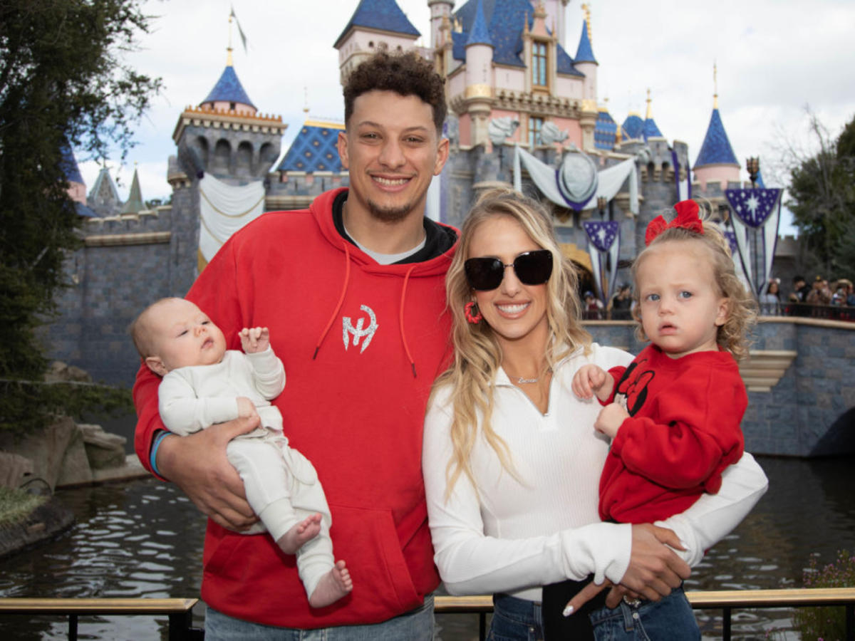 Patrick Mahomes' Baby Photo With His Parents Goes Viral—'Cute'