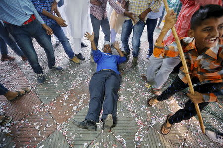 Supporters of Janata Dal (United) celebrate after learning the initial results inside the residence of the party leader Sharad Yadav in New Delhi, India, November 8, 2015. REUTERS/Anindito Mukherjee