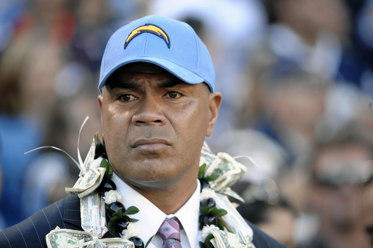 Family of Junior Seau Settles Case Against N.F.L. - The New York Times