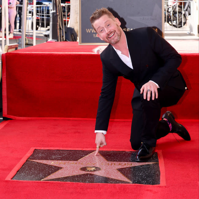 Macaulay Culkin recibe una estrella en el Paseo de la Fama de Hollywood credit:Bang Showbiz