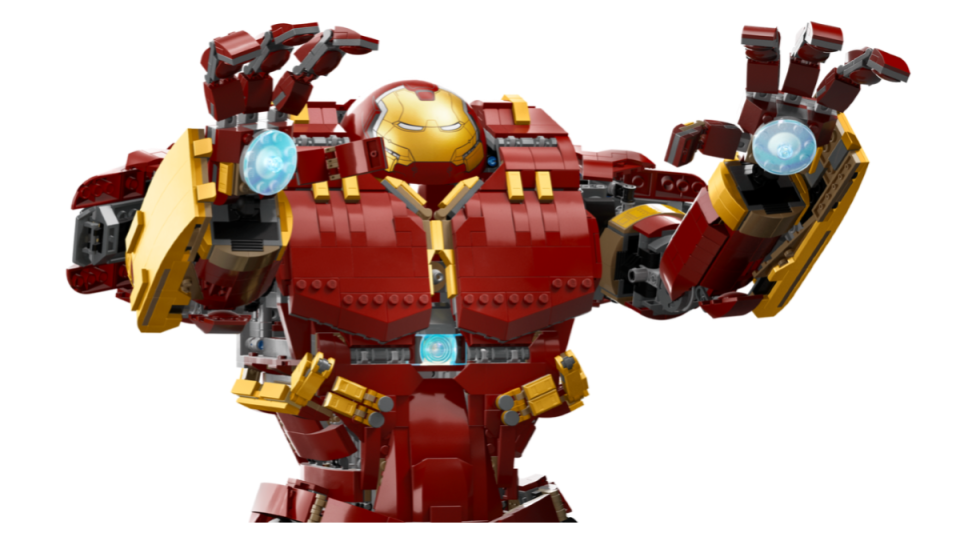 LEGO Hulkbuster holding up arc reactor hands