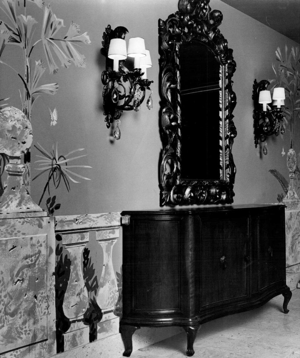 The Vizcaya Room at the Columbus Hotel in 1960. Miami Herald File