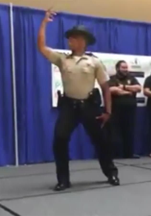 This policeman energetically dances to Beyonce's Formation.