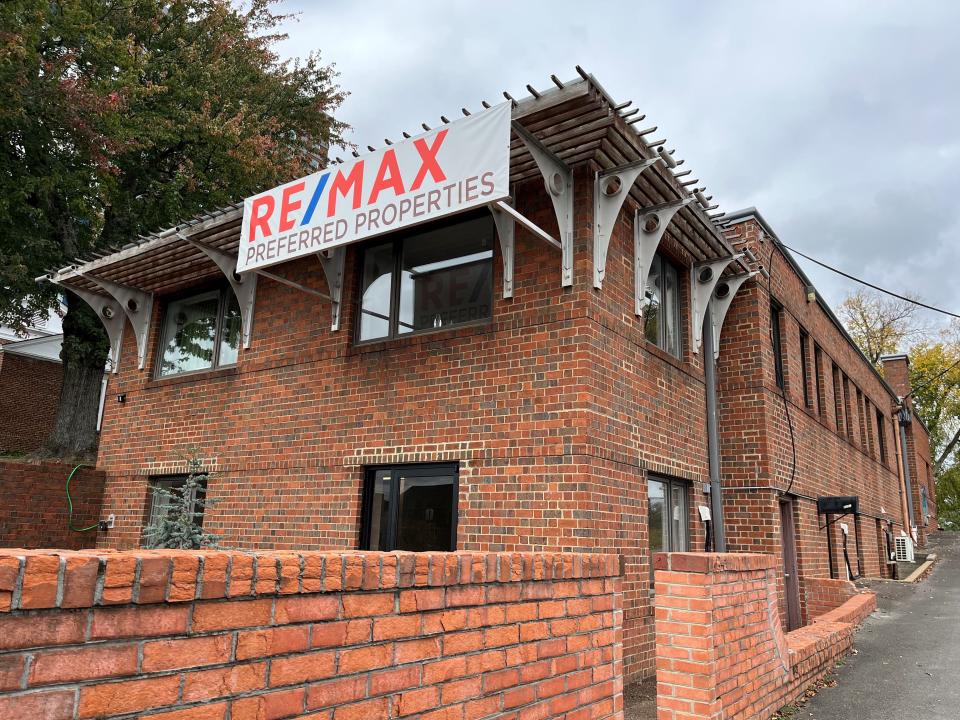This Re/Max Preferred Properties office at 2505 Kingston Pike, shown on Oct. 17, 2023, was designed by BarberMcMurry and for more than 40 years was the architecture firm’s office.