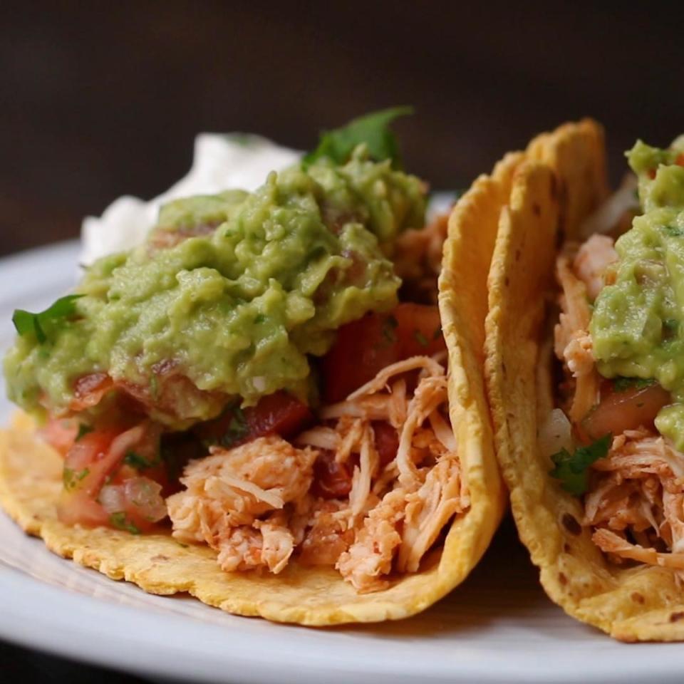 Two chicken tacos on corn tortillas