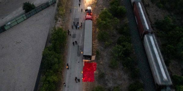 Migrantes fallecidos dentro de trailer en Texas fueron rociados con condimentos para disfrazar su olor 
