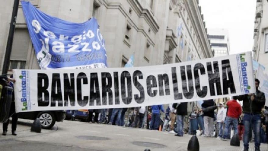 Tras paros y manifestaciones, La Bancaria