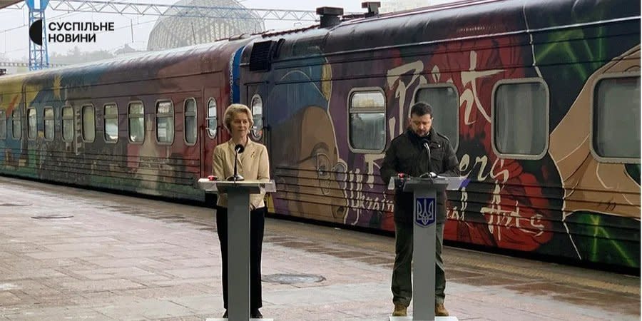 Ursula von der Leyen and Volodymyr Zelenskyy at the train station in Kyiv, November 4, 2023