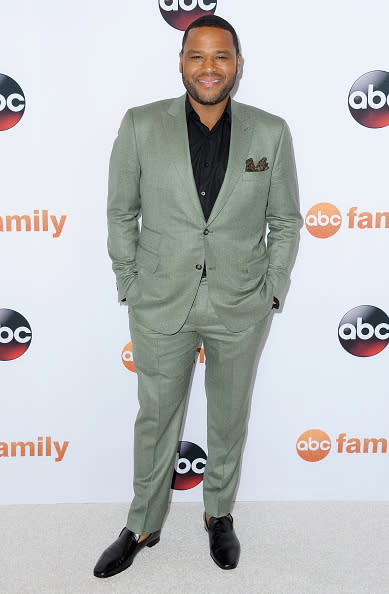 Anthony Anderson in a mint green suit.