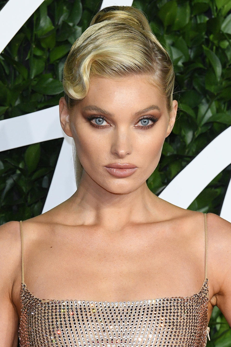 Elsa Hosk et son maquillage monochromatique