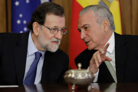 Brazil's president Michel Temer (R) speaks with Spanish Prime Minister Mariano Rajoy during a meeting at the Planalto Palace in Brasilia, Brazil April 24, 2017. REUTERS/Ueslei Marcelino