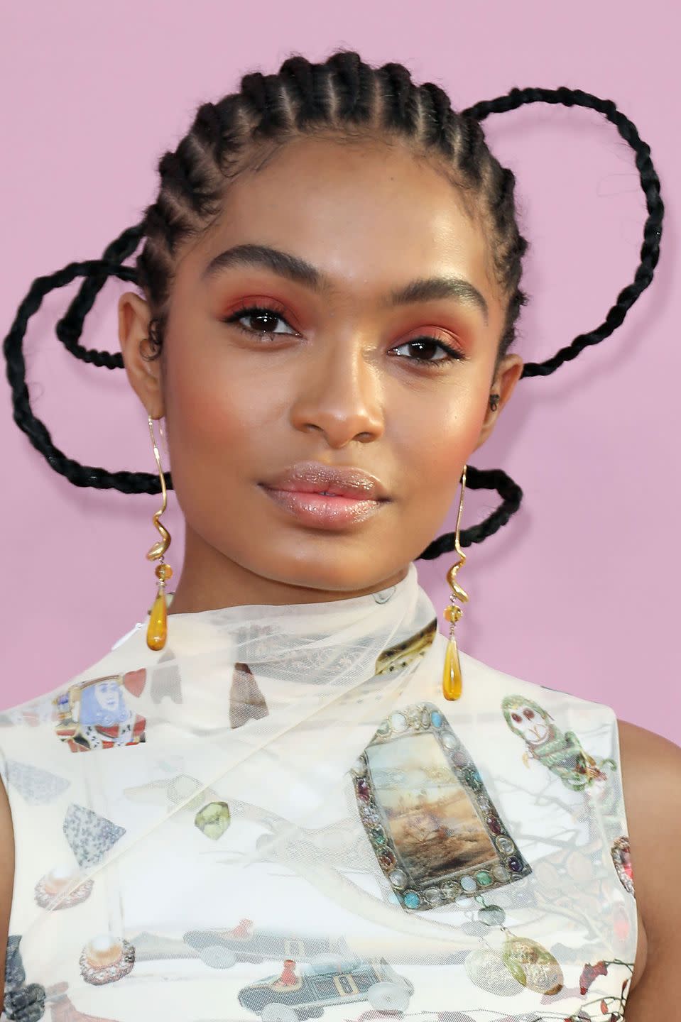 <p>Yara Shahidi served up traditional sculptural braids on the red carpet.</p>