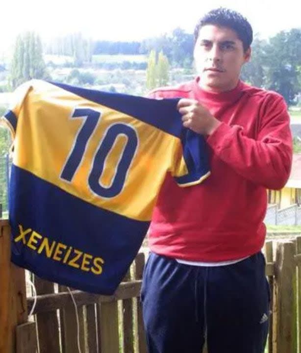 Marco Bahamonde con la camiseta número 10 de Boca