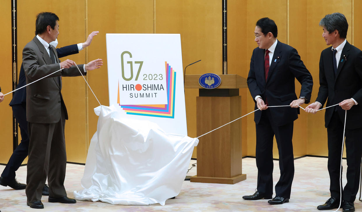 Japan Prime Minister Fumio Kishida (second from right) unveils the G7 summit logo at his Tokyo office in December.