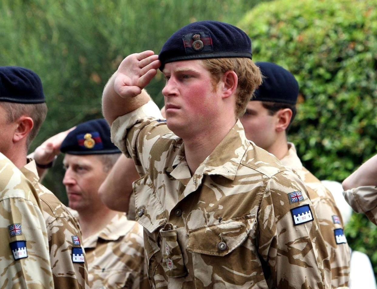 prince harry receives campaign medal