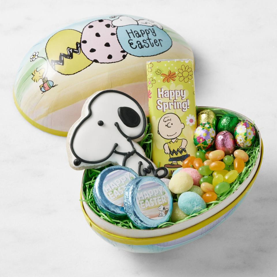 3) PEANUTS™ Easter Mache Egg