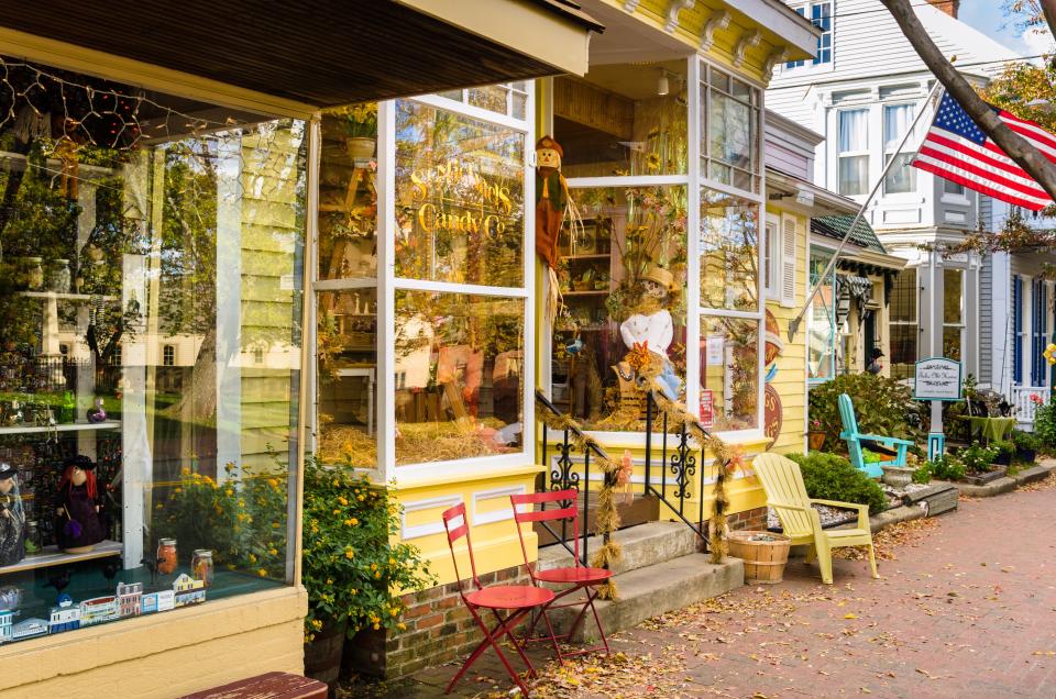 a small shop with chairs outside in St Michaels, Maryland