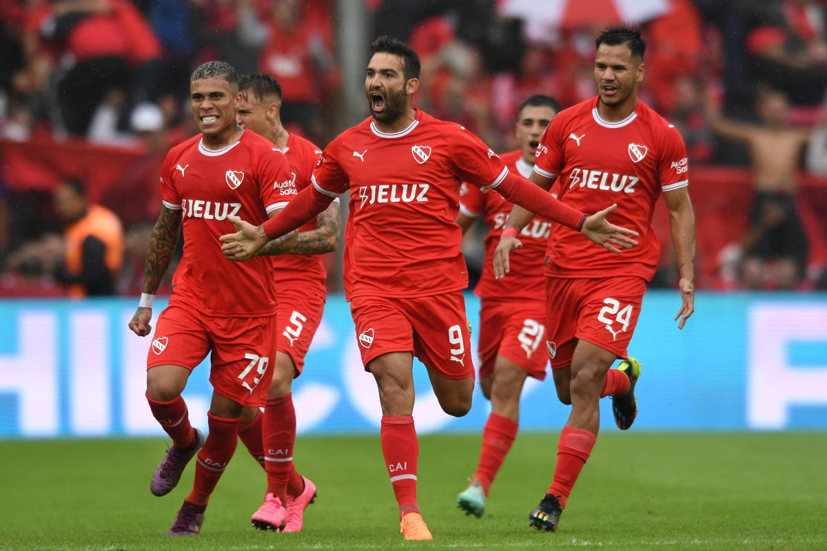 El Independiente argentino se queda sin todos sus trofeos por una deuda con  un jugador - Estadio Deportivo