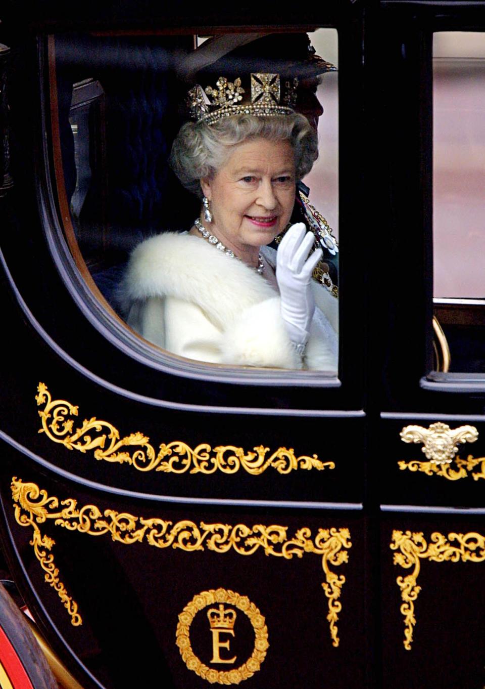 The Queen is rarely spotted waving to the public without her trusty white glove and there’s no doubt the contraption would come in handy when she’s expected to wave for extended periods of time. [Photo: Getty Images]