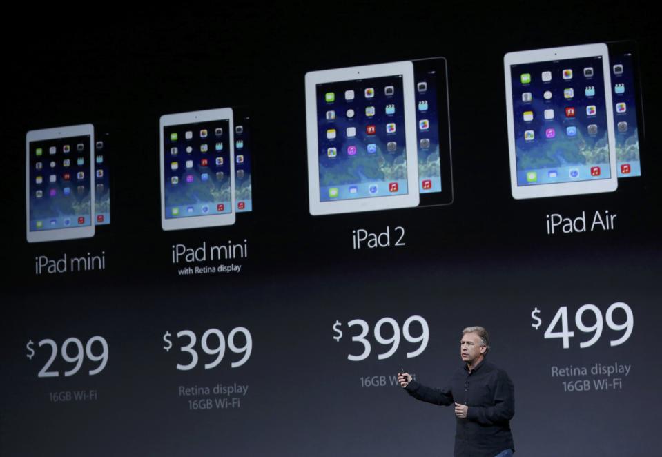 Philip W. Schiller, Senior Vice President of worldwide marketing at Apple Inc, introduces the new iPads during an Apple event in San Francisco, California October 22, 2013. REUTERS/Robert Galbraith (UNITED STATES - Tags: BUSINESS TELECOMS SCIENCE TECHNOLOGY)