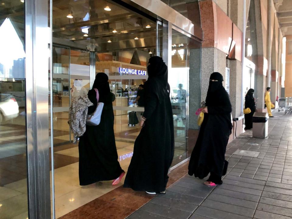 Saudi women enter the railway station in Dammam: REUTERS/Hamad I Mohammed