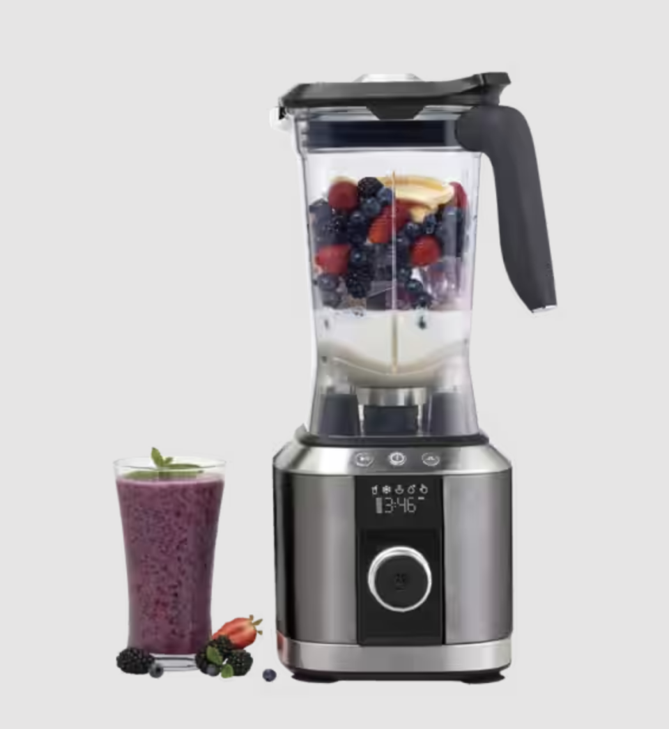 PADERNO Vortex Blade Power Digital Blender. Image via Canadian Tire.