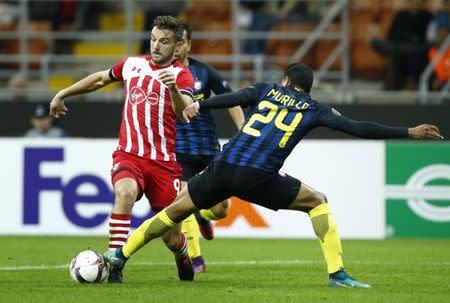 Football Soccer - Inter Milan v Southampton - UEFA Europa League Group Stage - Group K - San Siro Stadium, Milan, Italy - 20/10/16 Inter Milan's Jeison Murillo in action with Southampton's Jay Rodriguez Reuters / Alessandro Garofalo Livepic EDITORIAL USE ONLY. - RTX2PQSN