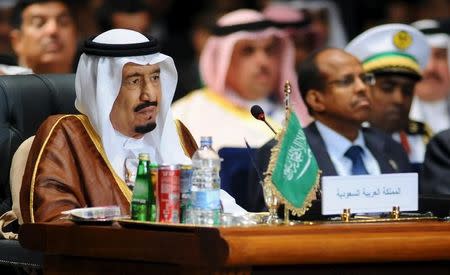 Saudi King Salman attends the opening meeting of the Arab Summit in Sharm el-Sheikh, in the South Sinai governorate, south of Cairo, March 28, 2015. REUTERS/Stringer