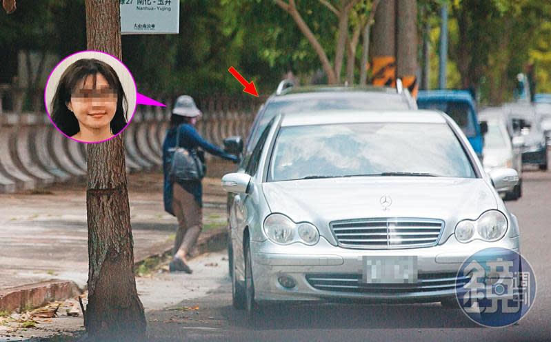 停好車後，H女走出玉井運動公園停車場，搭上黃信融的車。