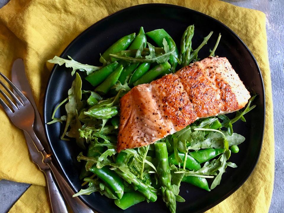Friday: Crispy Salmon With Asparagus and Sugar Snap Salad