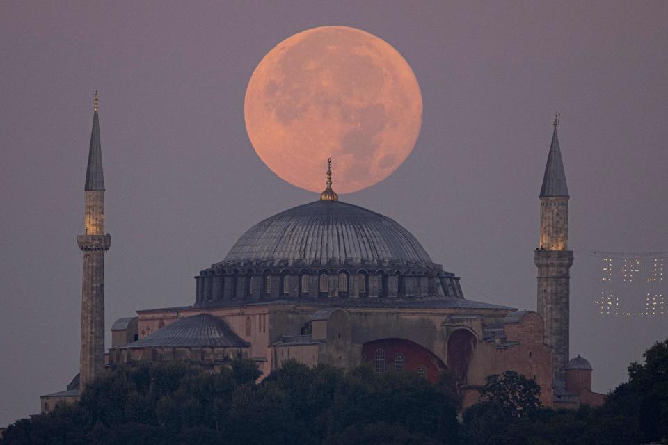 TOPSHOT – The Sturgeon super moon rises over the Ayasofya-i Kebir Camii or Hagia Sophia Grand Mosque in Istanbul on August 2, 2023. (Photo by YASIN AKGUL / AFP) (Photo by YASIN AKGUL/AFP via Getty Images)