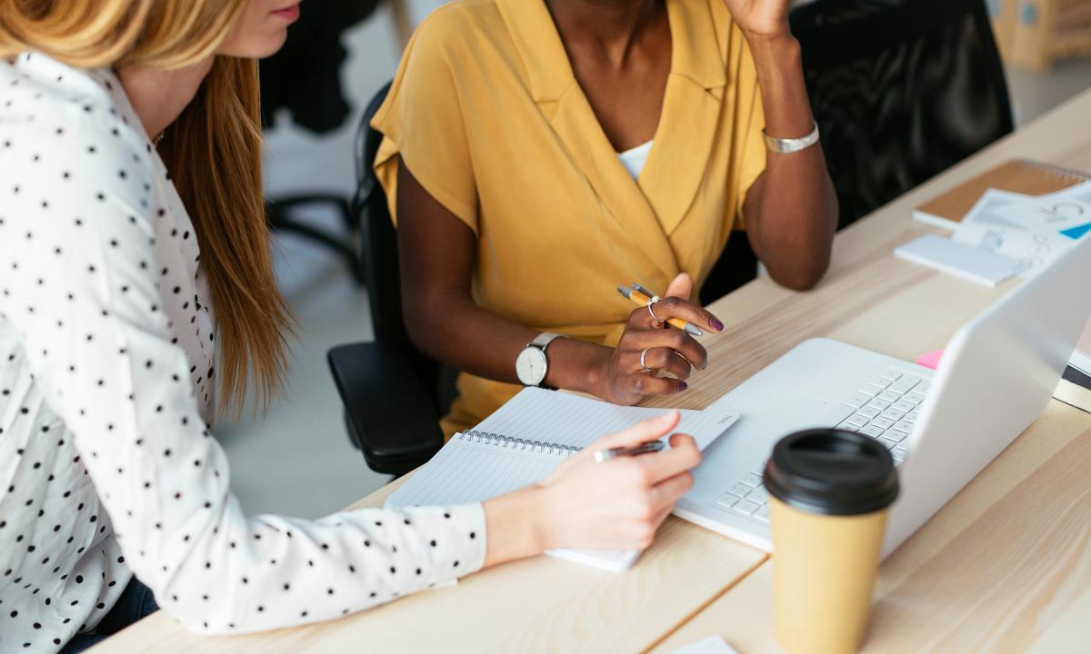 ce que cinq consultantes diraient à leurs plus jeunes