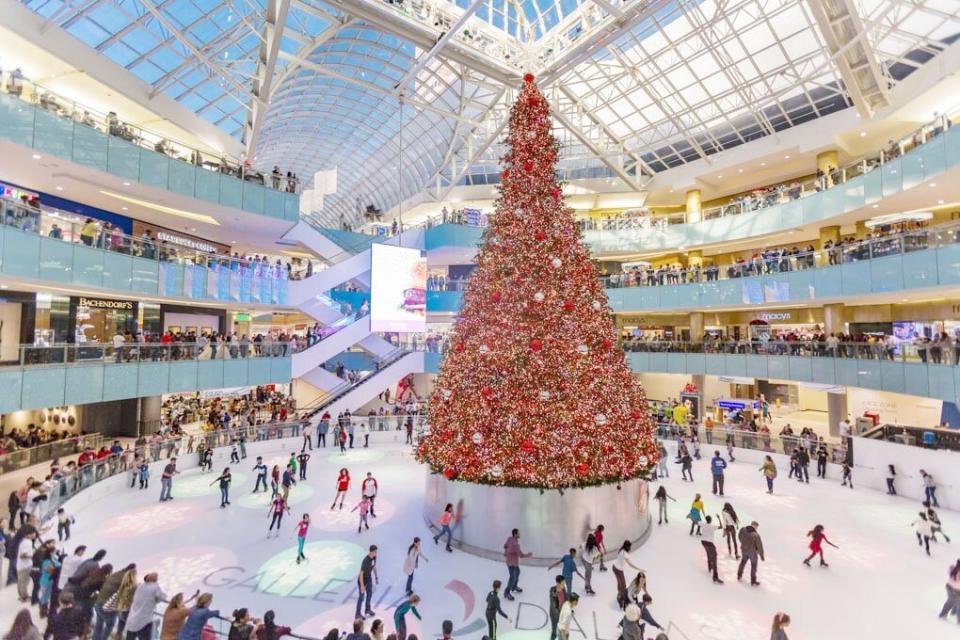galleria dallas texas mall largest indoor christmas tree ice skating rink