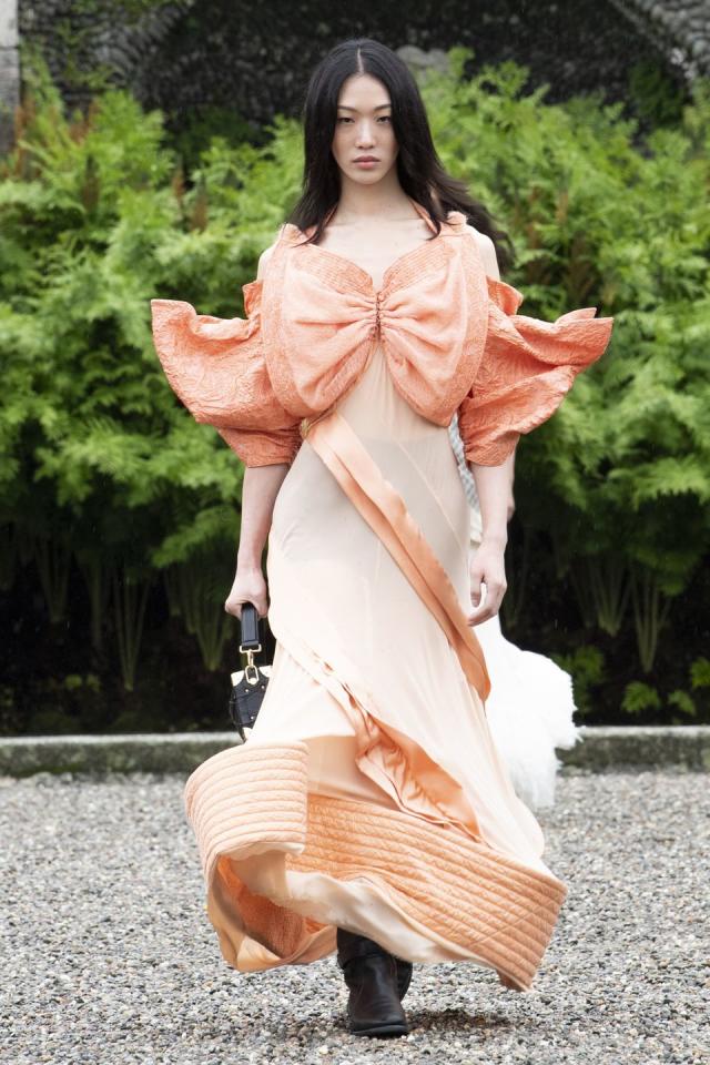 Nicolas Ghesquière Unveils Louis Vuitton Resort 2024 Show On Isola Bella  Vanity Teen 虚荣青年 Lifestyle & New Faces Magazine